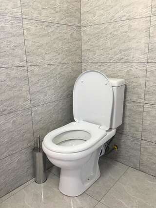 Гостевой дом Hotel Liza Батуми Четырехместный номер с собственной ванной комнатой-7