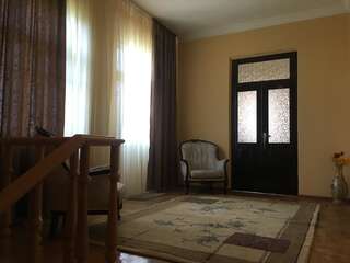 Гостевой дом Hotel Liza Батуми Четырехместный номер с собственной ванной комнатой-10