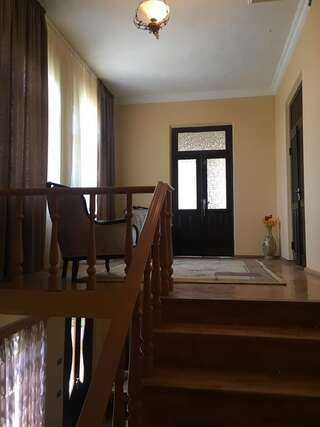 Гостевой дом Hotel Liza Батуми Четырехместный номер с собственной ванной комнатой-11